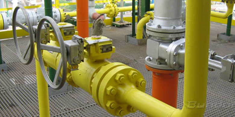 Shall we install gate valves in front and behind the regulator or ball valves?